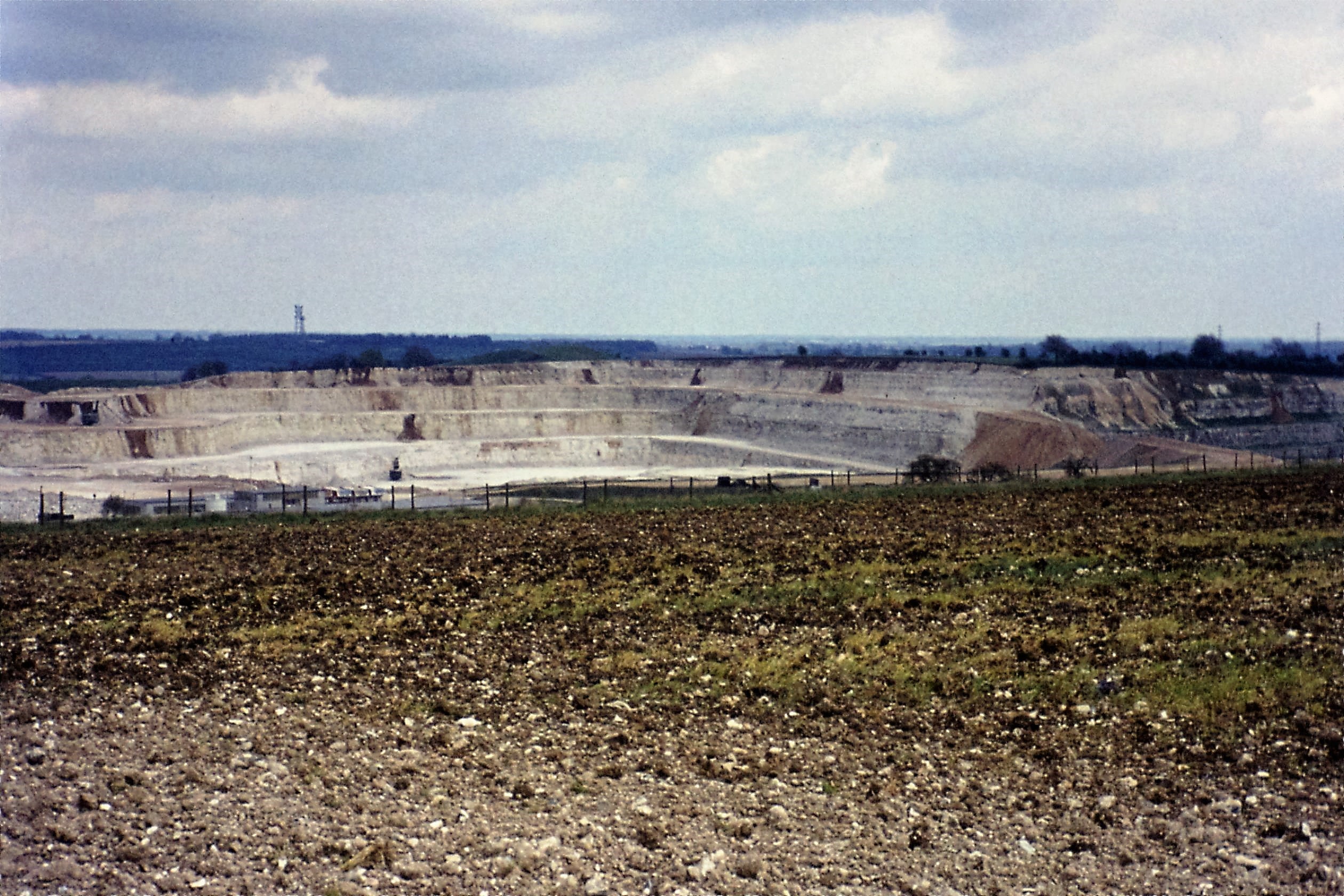 1975. Bedfordshire. Kensworth. Chalk quarry